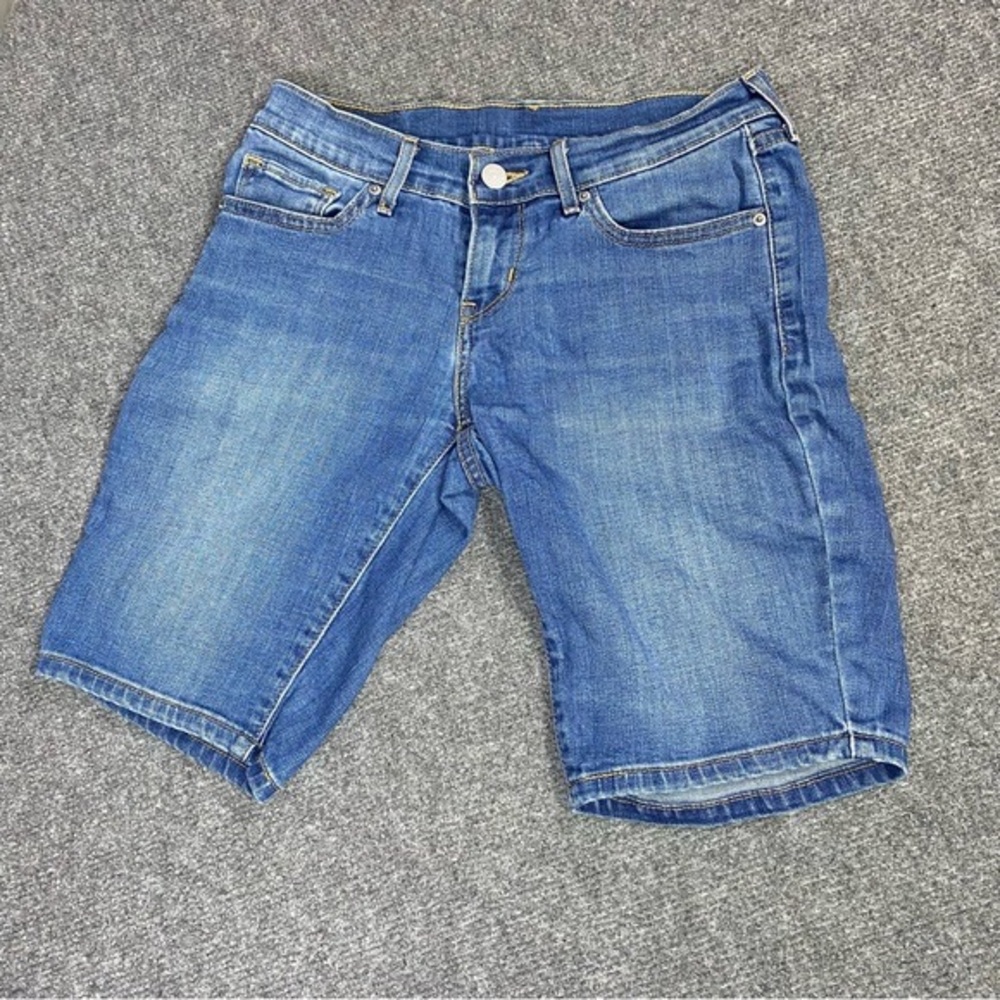 Levi Shorts Women’s 25 Denim Bermuda Cotton Blend Mid Rise Medium Wash Blue